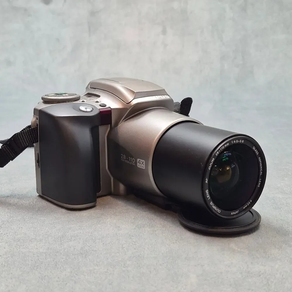 Vintage Olympus IS-30 DLX 35mm Film Camera 28-110mm Zoom Lens Quartzdate